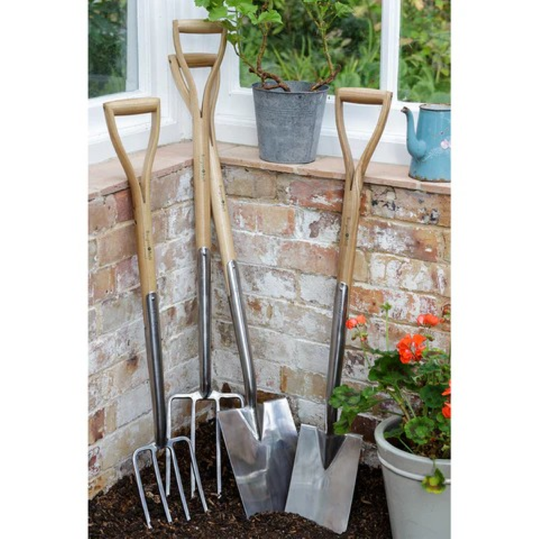 RHS-godkjent bedgaffel fra Burgon & Ball – hagegaffel med 98 cm langt skaft og rulleformede tinder i rustfritt stål, ideell for trange blomsterbed