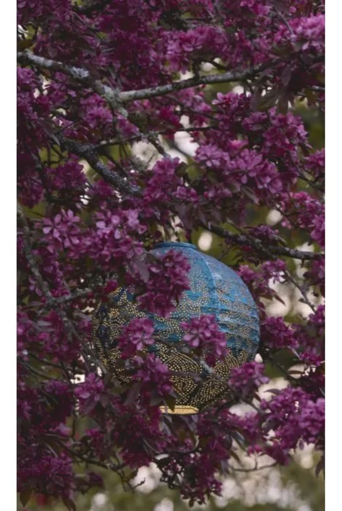 solcellelanterner i blå farge globe form til dekorativ hagebelysning