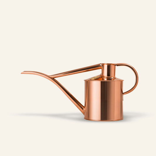 The Fazeley Flow 1 liters vannkanne i polert kobber, produktbilde forfra