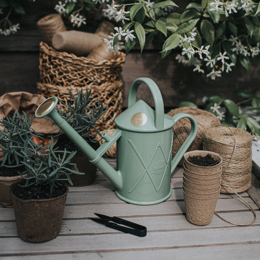 Haws Bartley Burbler vannkanne som gir myk spray til frøbrett og små potteplanter innendørs