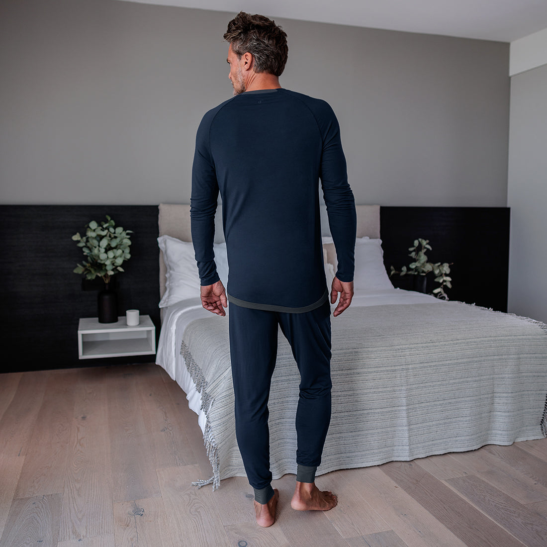 Mann i temperaturregulerende Balance nattøy overdel bak– pustende materiale og komfortabel passform for bedre søvn