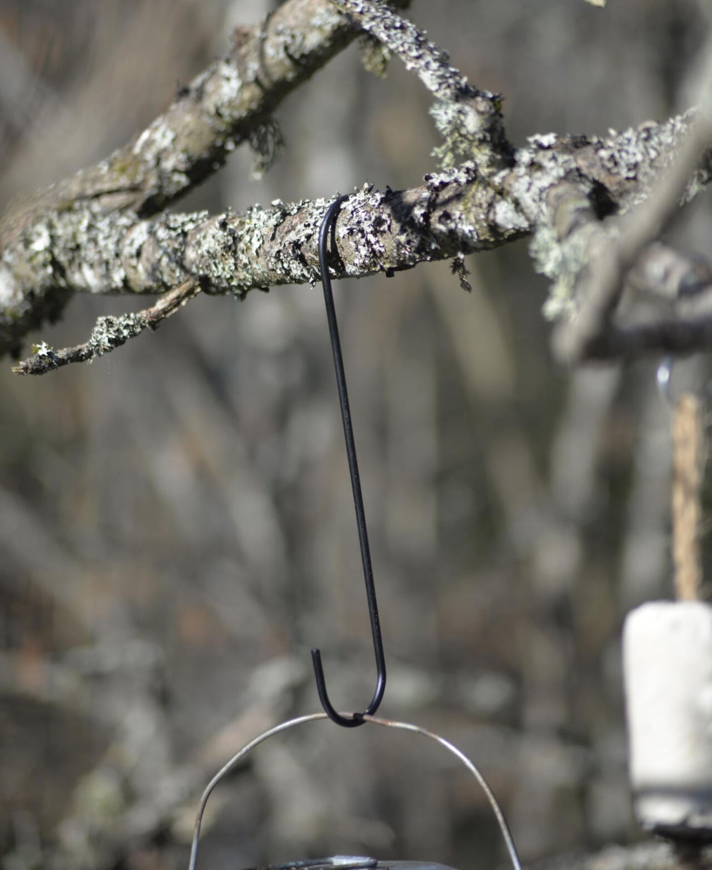 Nærbilde av S-krok 30 cm i galvanisert metall – slitesterk kvalitet fra Nelson Garden.