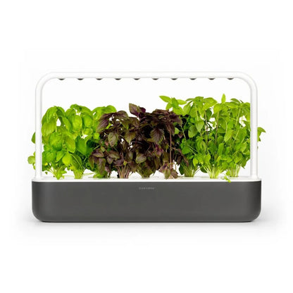 Click & Grow Smart Garden 9 i grå – automatisk innendørs kjøkkenhage med LED-vekstlys og selvvanningssystem.
